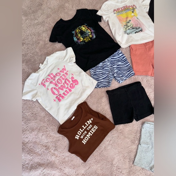 Girls 18-24 months tees and biker shorts lot - Picture 2 of 8